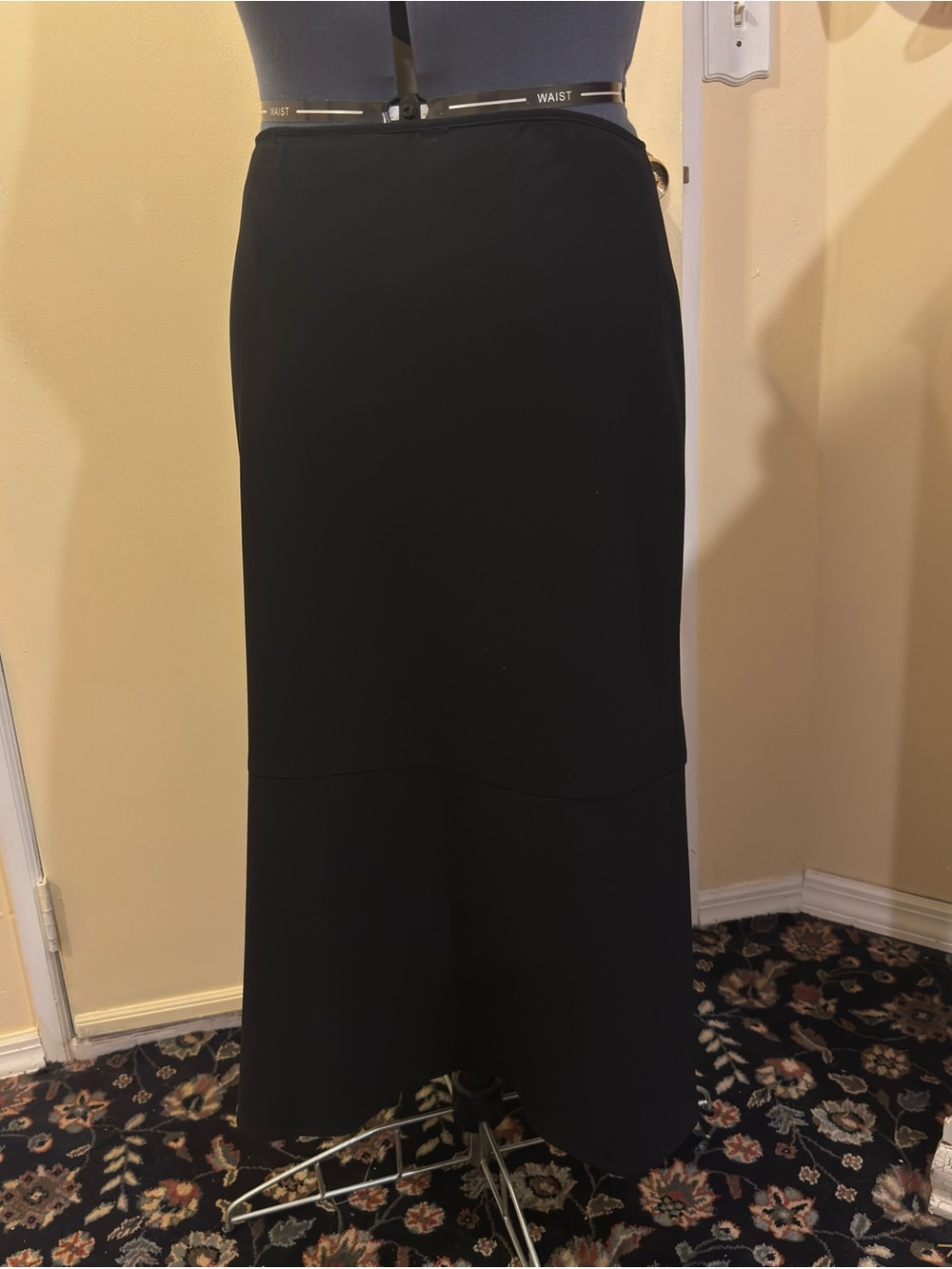 Larry Levine Classic Black Maxi Skirt lined with a slit and lined